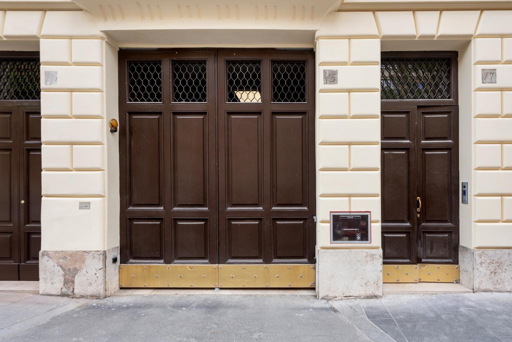 Black Rooms Colosseo Rome Exterior photo
